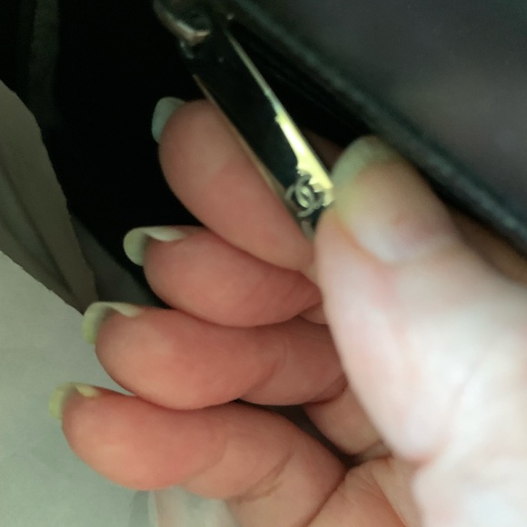 CHANEL Vintage Chocolate Bar Shoulder Bag Black & Cream Good Condition - Picture 14 of 14